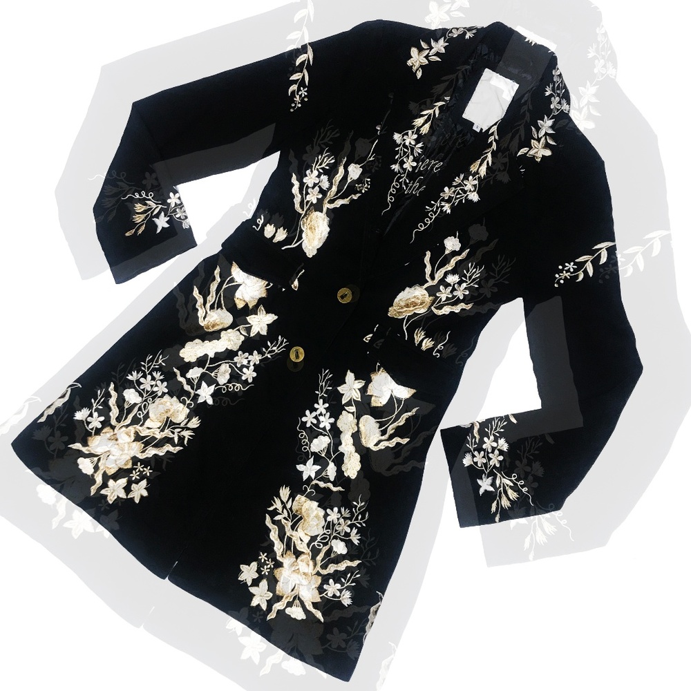 ✨ SOLD ✨ - EMBROIDERED FLORAL SWING JACKET